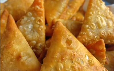 Homemade Chicken Samosas (Samoosas) Recipe – Crispy, Juicy & Perfect for Parties